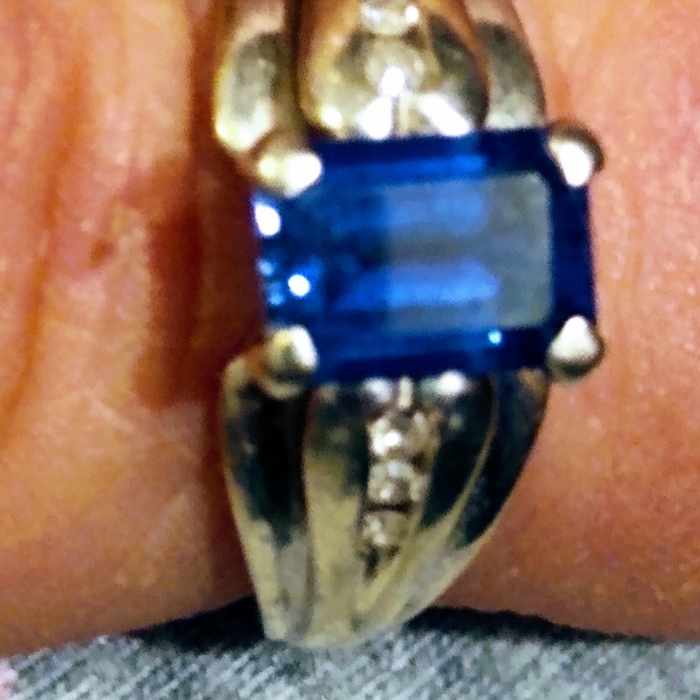 10ktwhite Gold in Sapphire with diamonds